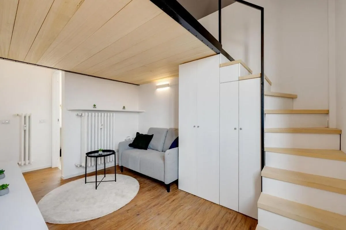 Homeby, Cozy Penthouse Apartment Milano