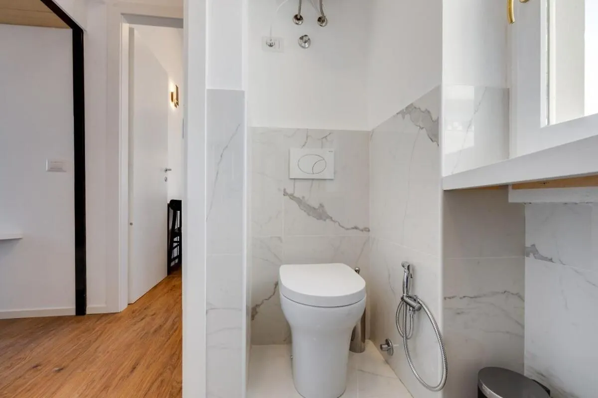 Homeby, Cozy Penthouse Apartment Milano 0*,
