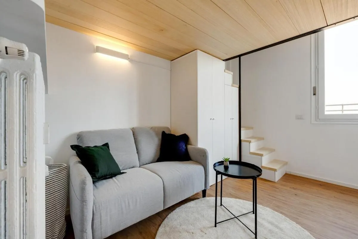 Homeby, Cozy Penthouse Apartment Milano